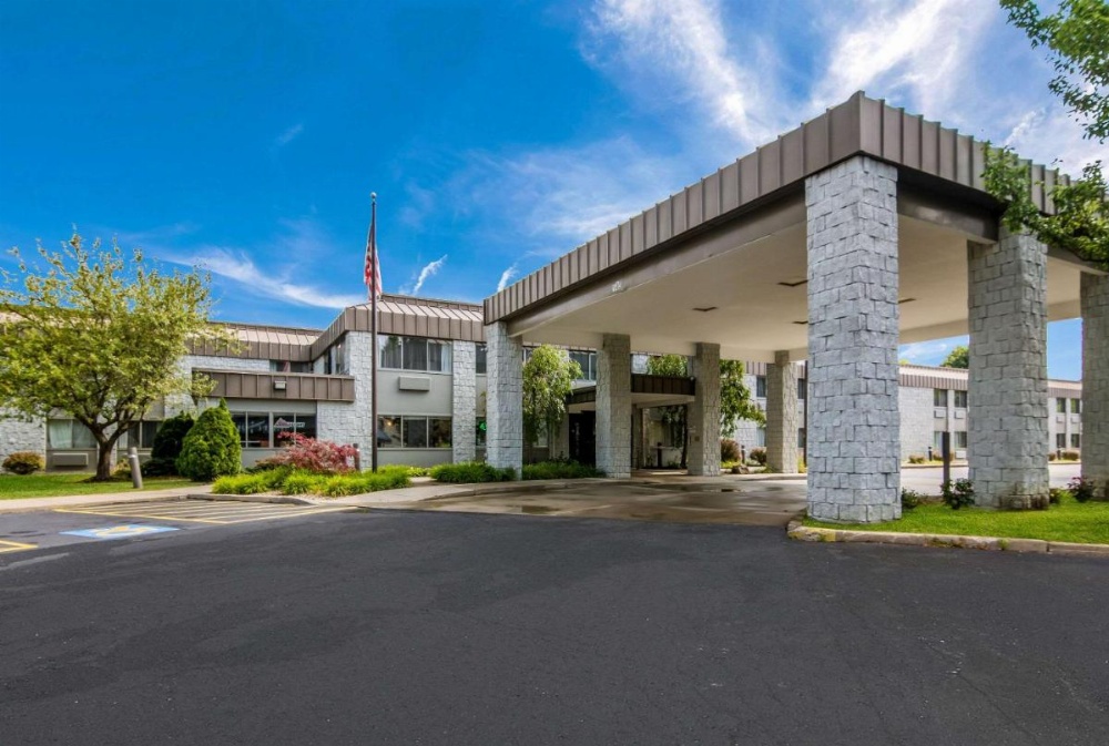 Clarion Pointe Jamestown - Falconer Image 31