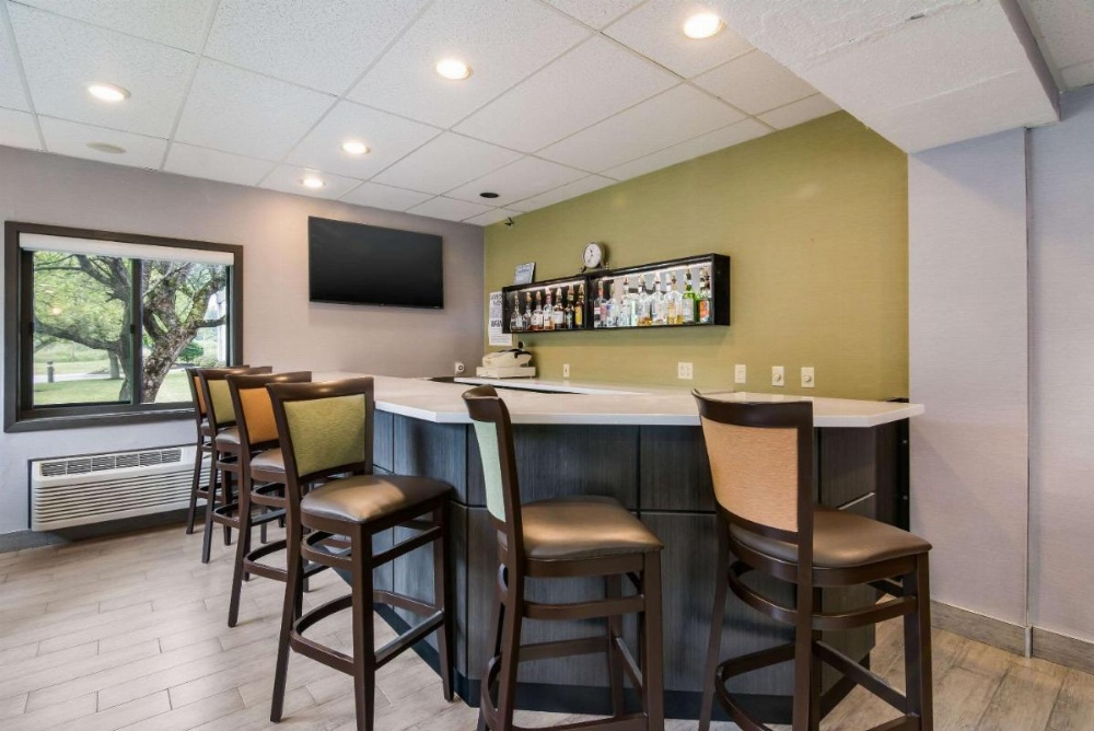 Clarion Pointe Jamestown - Falconer Main image