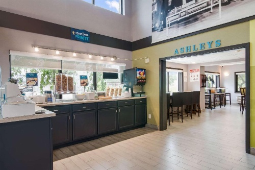 Clarion Pointe Jamestown - Falconer image 5